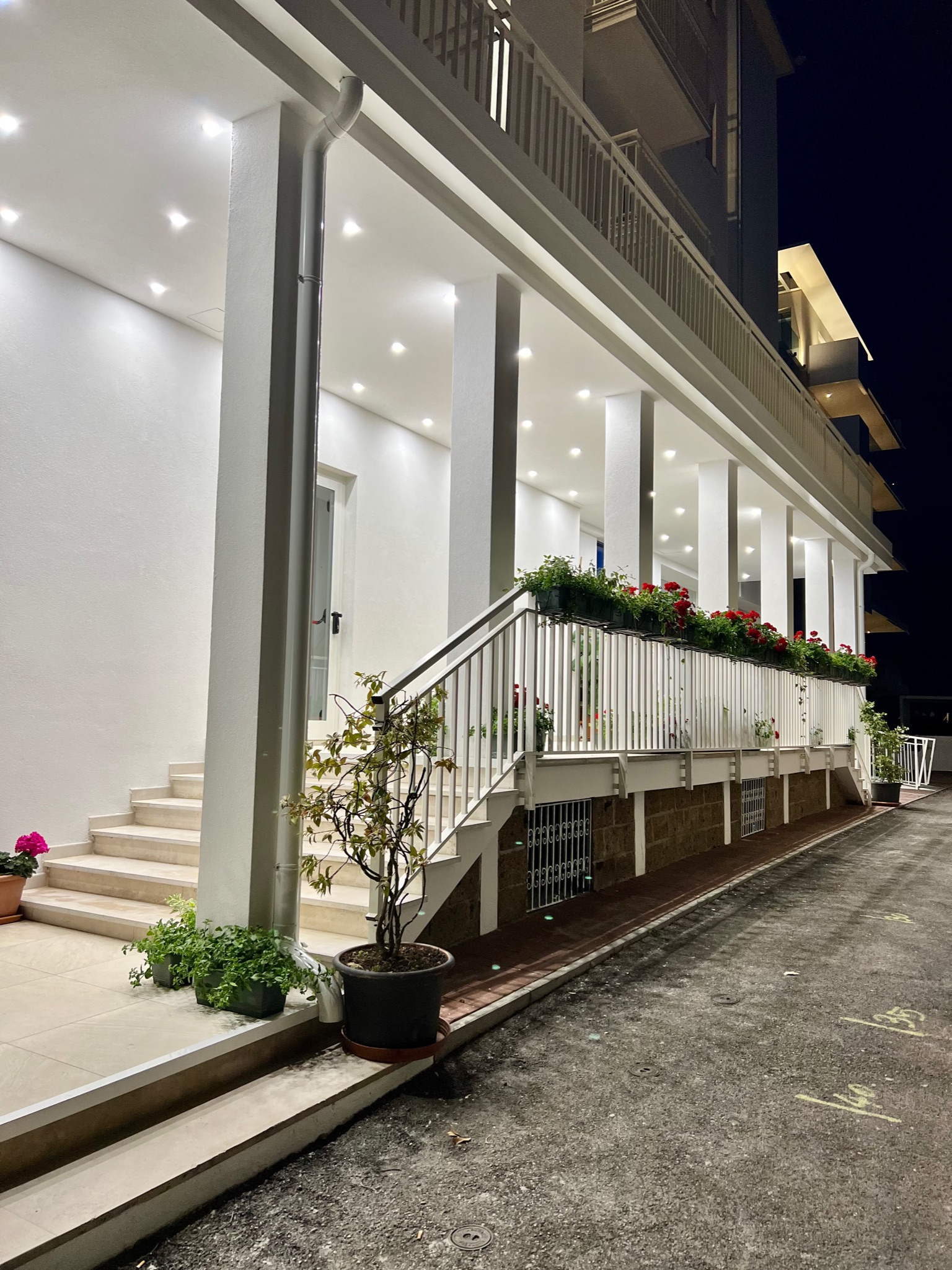 Gallery05